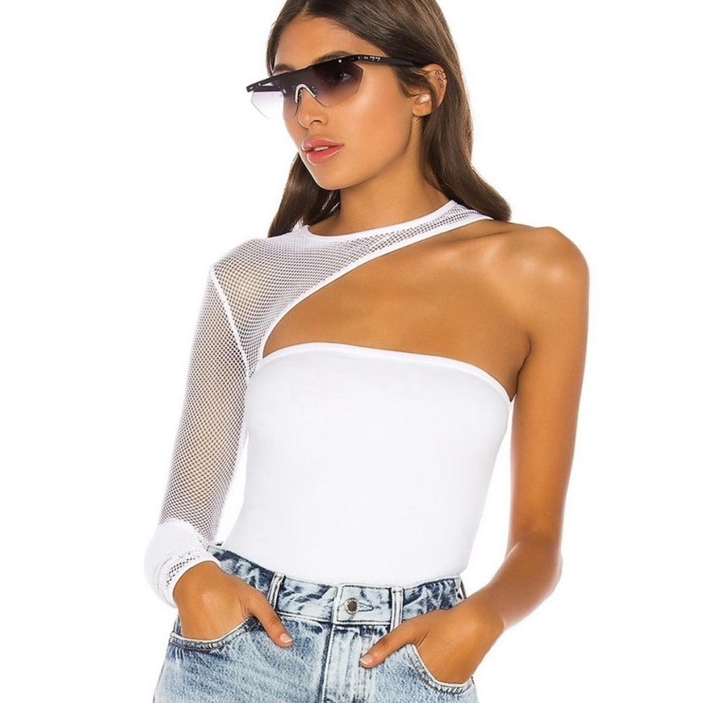 h:ours White Asymmetrical Mesh Sleeve Bodysuit - Picture 9 of 10